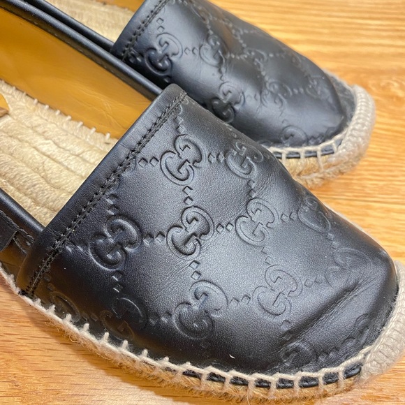 β
SOLD β
100% Authentic Gucci GG signature espadrilles size 6 - Picture 2 of 5
